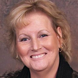 Karen Roberts : Payroll Manager