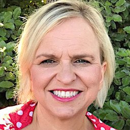 Lois Davis : Senior Accounting Manager